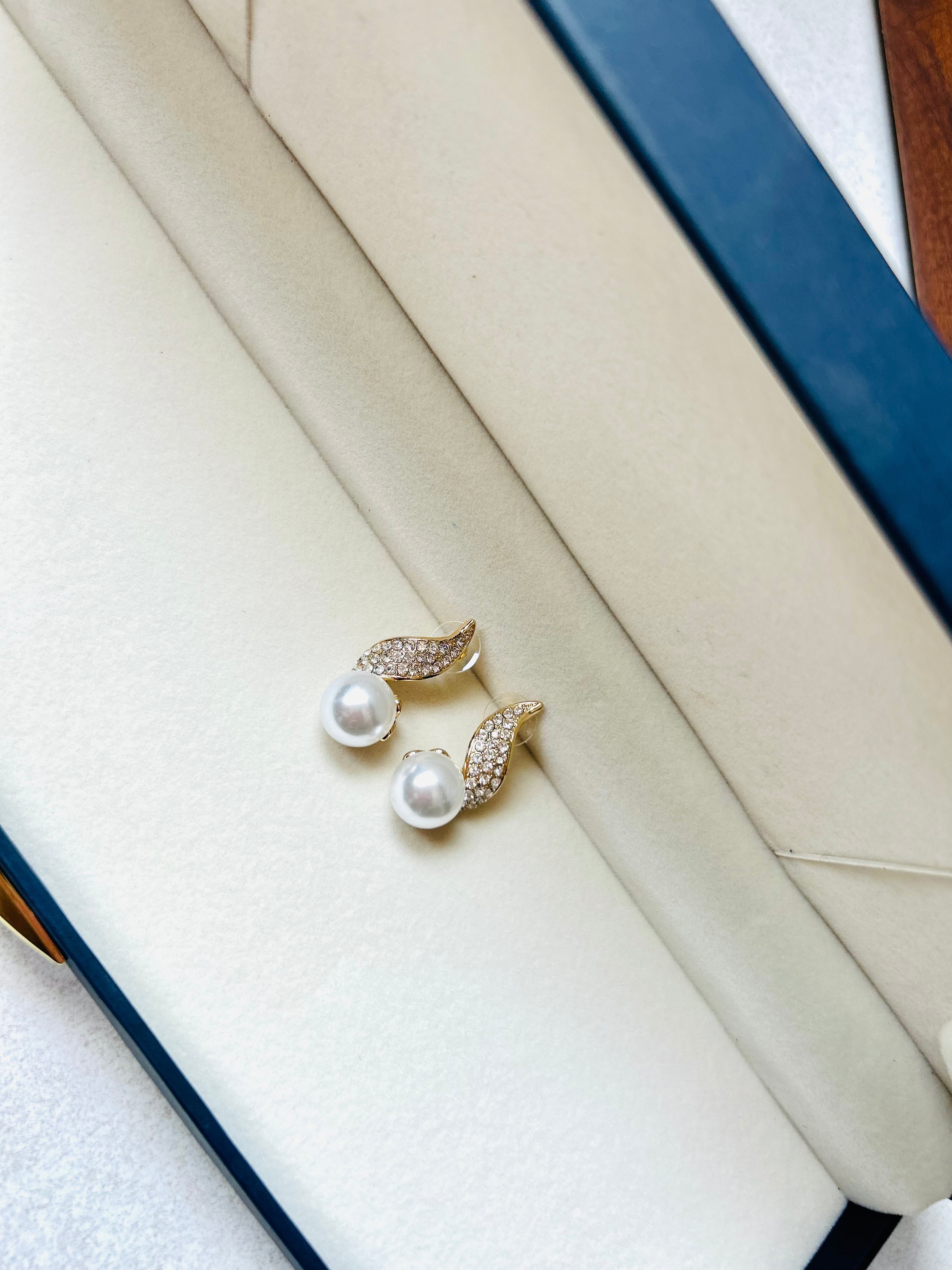 Leaf Drop Pearl Earrings